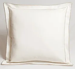 Almofada em algodão com bordado Festonee formando abas