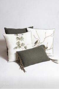 Angela Massoni - almofadas em algodão com bordados exclusivos coordenadas com almofadas em tricô de algodão