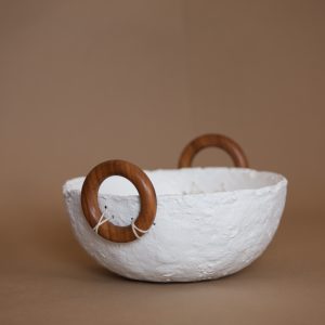 ÓKÁ_Centro de Mesa com Alça de Madeira (lateral)