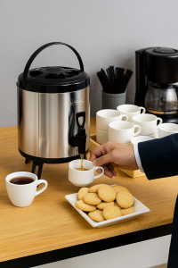 Estação de café e biscoitos